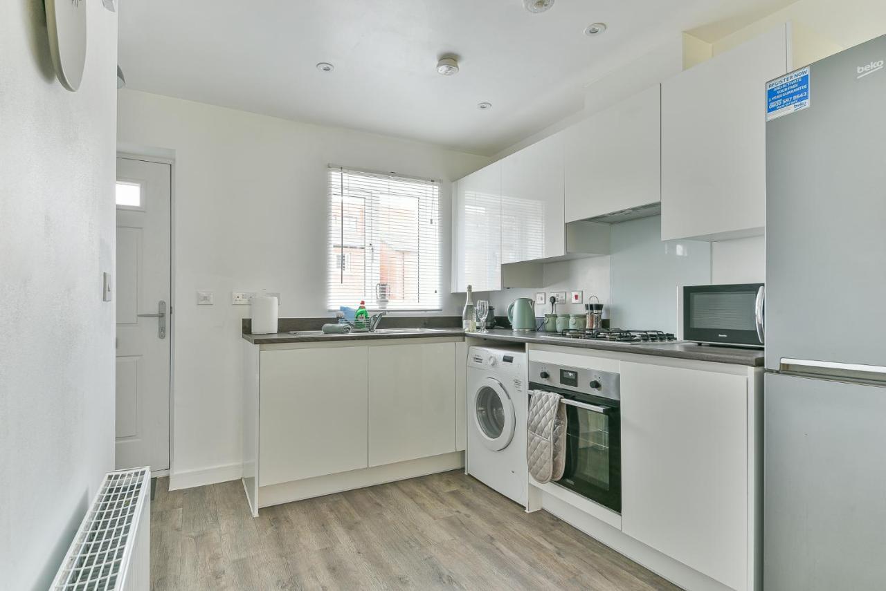 Beautiful New House In Derby For Up To 5 Guests, Suitable For Families Contractors Nhs Staff Etc Buitenkant foto