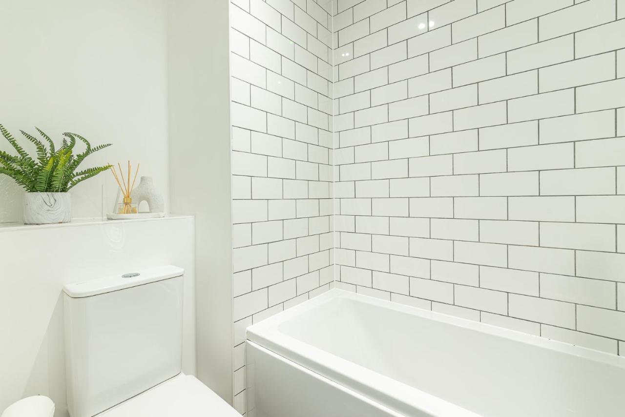 Beautiful New House In Derby For Up To 5 Guests, Suitable For Families Contractors Nhs Staff Etc Buitenkant foto